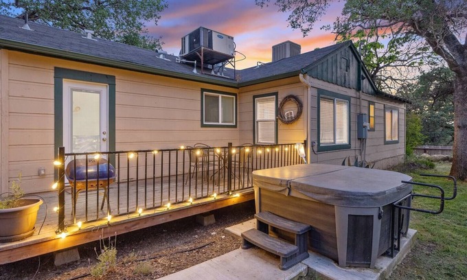 Three Rivers House | 2B Hot tub, 4 mi Sequoia, Games