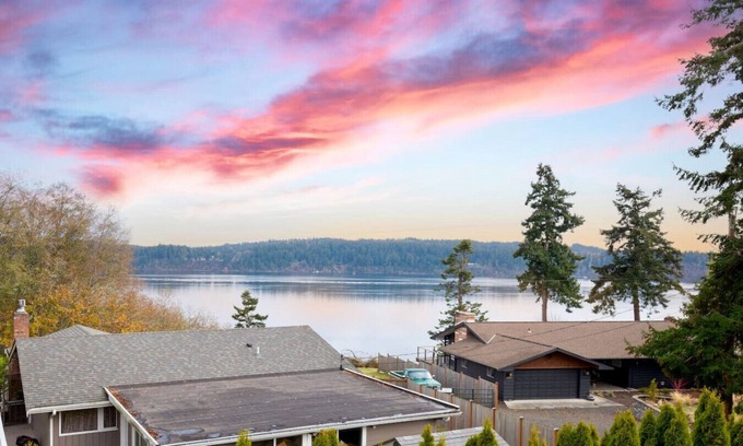 Freeland House | 2b1b Unit @Whidbey Island w/Game Room + Hot Tub