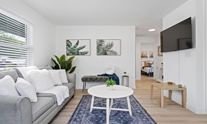 Largo Apartment | 2B2B duplex 10 min to the beach