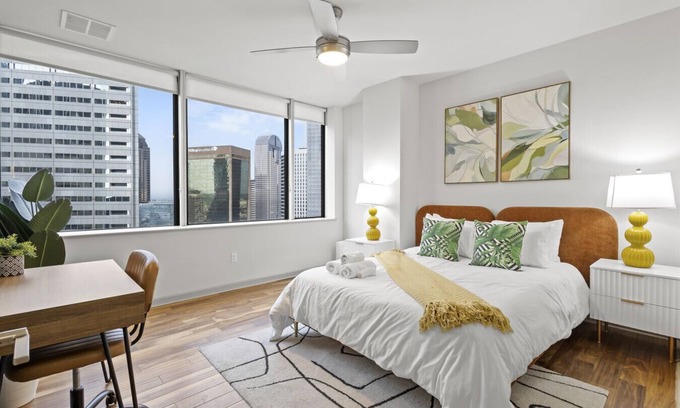Downtown Dallas Apartment | 2BA|2BR Cozy & Comfort in Downtown Dallas