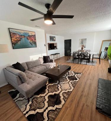 Northwest Dallas Apartment | 2BD DT Dallas l FIFA READY l 5 Min from Love Field