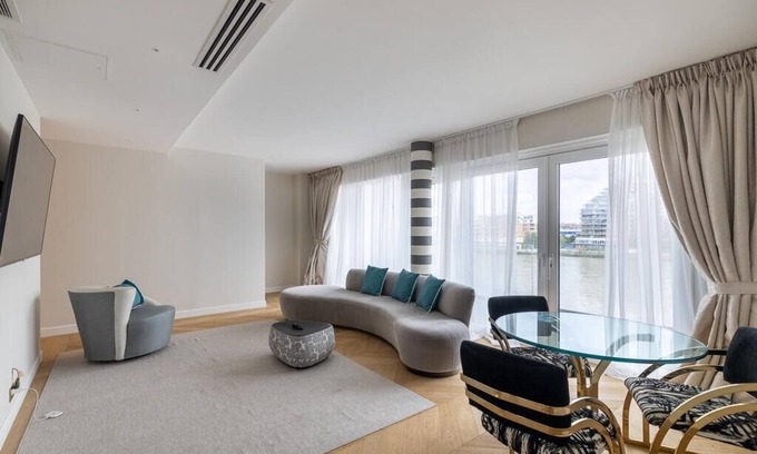 Wandsworth Apartment | 2Bd London Bliss Apartment Retreat, Imperial Wharf