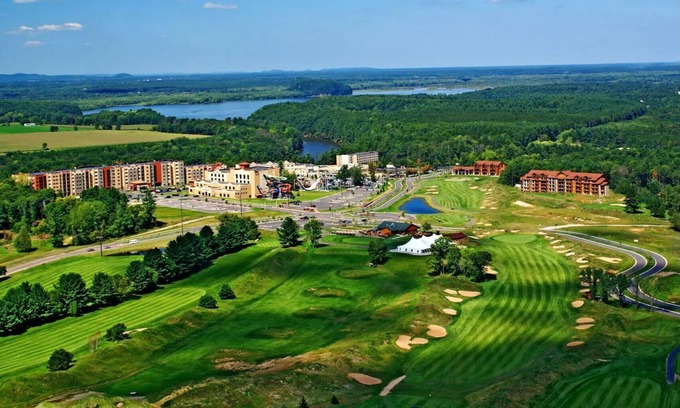 Wisconsin Dells Resort | 2BED/1BATH Queen Jr Suite with a View & WATER PARK PASSES Included