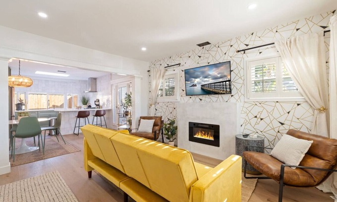 Normal Heights House | 2BR+2BA | Hot Tub, Sauna, BBQ, Free Parking!