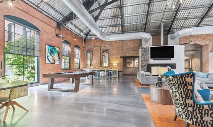 Strip District Apartment | 2BR 2BA Luxury Historic Loft With Pool