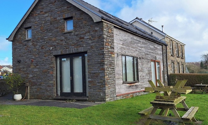 Baglan Cottage | 2BR-4Guests-Parking-Bbq-Garden-Patio