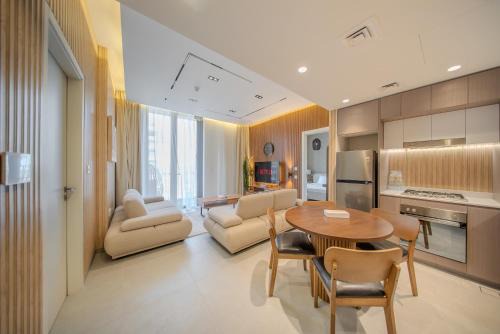Sharjah Apartment | 2BR Aljada Apartment - 3 Washrooms - Sleeps 6 - Boulevard