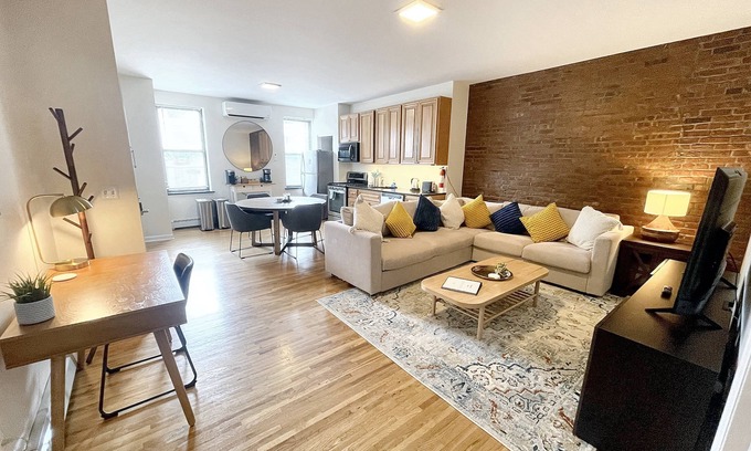 Harsimus Cove Apartment | 2BR Apartment in Historic Brownstone, 7 Min Train to NYC, Downtown Jersey City