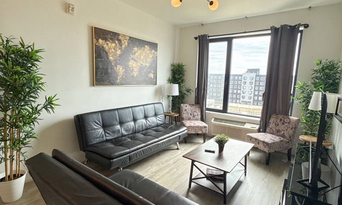 Elizabeth Apartment | 2BR apt close to EWR Airport 1113