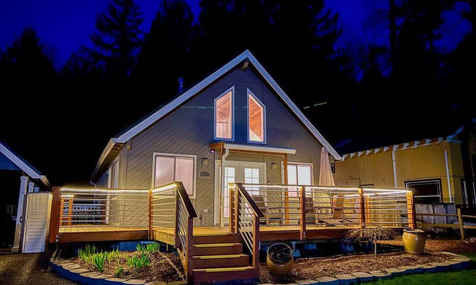 Mount Hood Village Cabin | 2BR Cabin w/Hot Tub, Near Trails+Ski+Snowboard