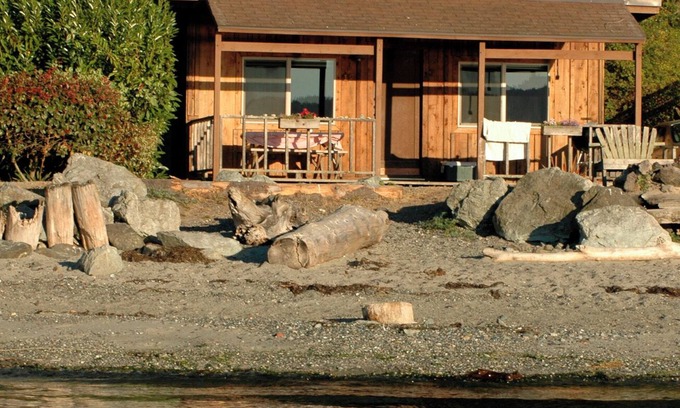 Eastsound Cabin | 2BR Classic+ Beachfront Cabin on world class west-facing beach!