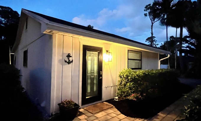 Greenacres House | 2BR Cottage in the center of West Palm Beach