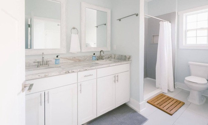 Wilmington House | 2BR Cozy Hideaway 10 Min from Beach + King Bed