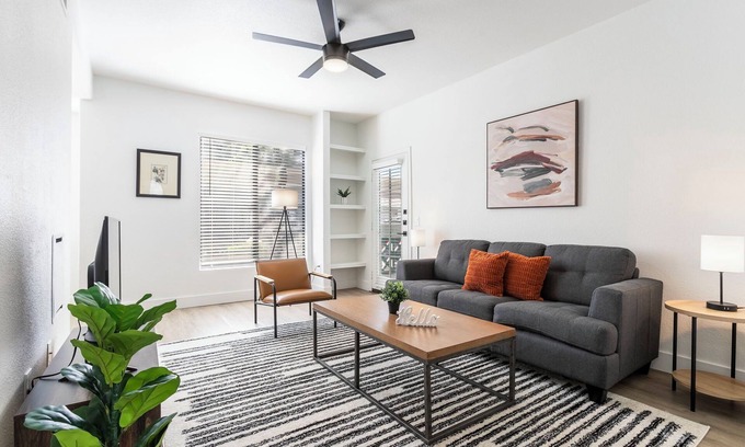 Kierland Apartment | 2BR CozySuites at Kierland Commons with pool #04