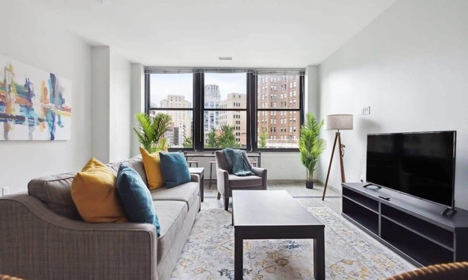 Downtown Detroit Apartment | 2BR Executive Downtown Retreat