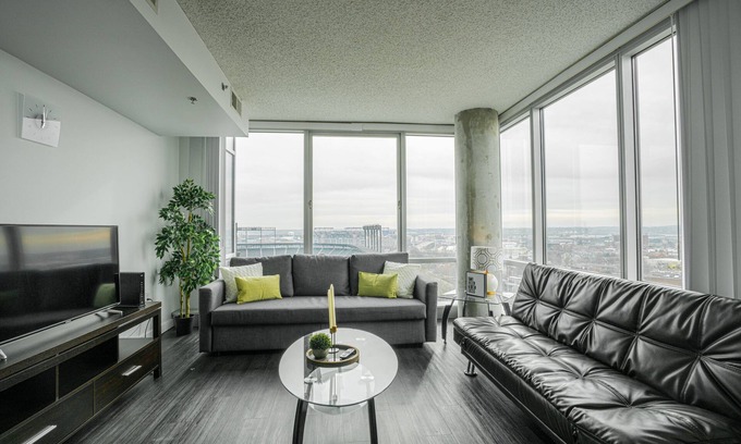 Downtown West Apartment | 2BR Furnished Apartment in Baltimore Downtown by RedAwning