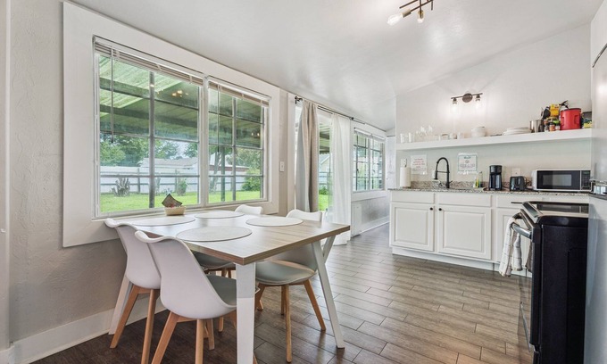 Midwest City Apartment | 2BR Holiday Home for Thanksgiving w/Oven #L2