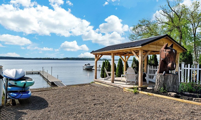 Saratoga Springs Cottage | 2br Lakehome, Close to track, Dock, beach, Small Pet Friendly, Renovated, C/A