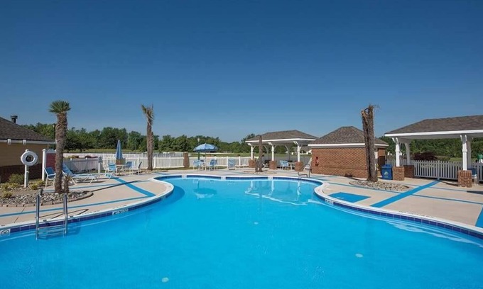 Williamsburg Condo | 2br LO Condo nestled in Historic Williamsburg!