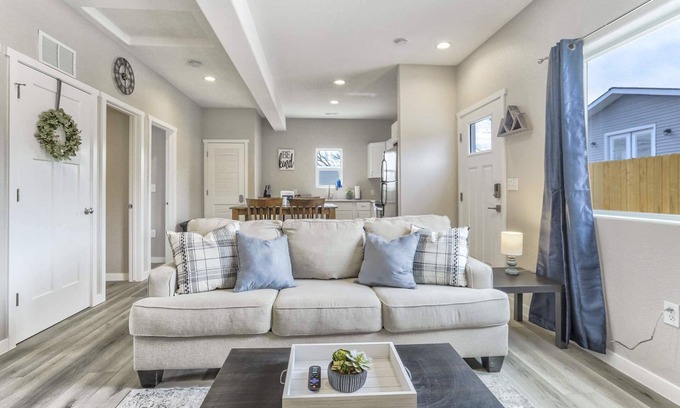 Monument House | 2BR Modern Cottage with Hot Tub in Monument Near USAFA, Park