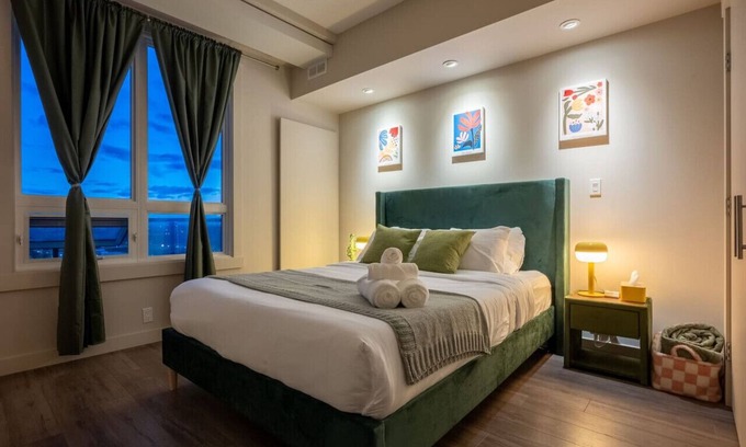 Haysboro Apartment | 2BR Penthouse » AC » BBQ » Parking » Sleeps 6 - 8