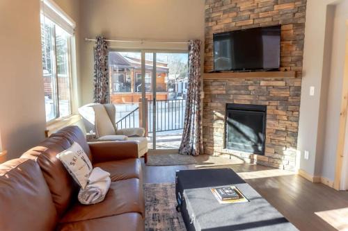 Breckenridge Ski Chalet | 2BR Riverside Chalet Near Trails