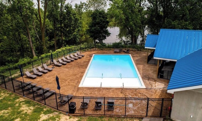Grandville Apartment | 2BR Suite at The Grand Castle Pool, Gym & Parking
