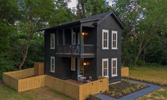 Durham House | 2BR Urban Retreat w/Deck, Near Downtown Durham