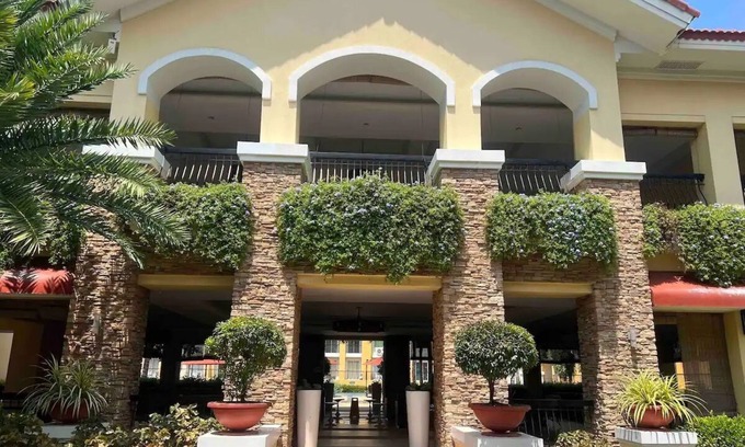 Cebu Condo | 2BR well-maintaned Condo unit in a developed yet quite neighborhood with parking