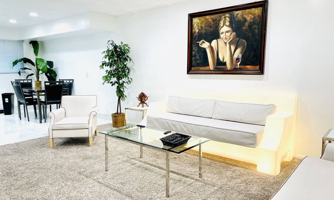 Beverly Green Apartment | 2BRCondo,LasVegas,WalkToStrip,LVCC,STRIP,Book,pool,summer,SemaShow,sale,CES26