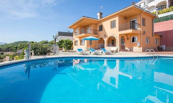 Blanes Villa | 2CARV01 - Villa with private pool with 6 bedrooms located in a quiet area near the beach of Blanes