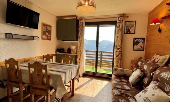 Eclose-Ouest Apartment | 2nd floor, view valley, balcony, tv, ski locker, 24m², Alpe d'Huez