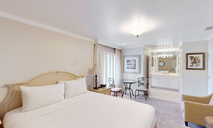 Napa Apartment | 2nd-Story Studio Within Silverado - Walk to Pool & Resort Amenities