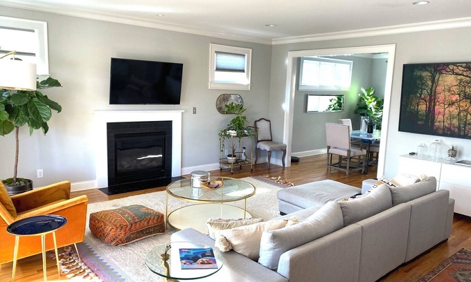 Cabbagetown House | 3/2.5: Walk to Beltline and dining; firepit, BBQ, Apple TV, sleeps 5