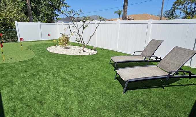 Port Charlotte House | 3/2 Heated Pool & Putting Green - Port Charlotte - Come Relax & Enjoy!