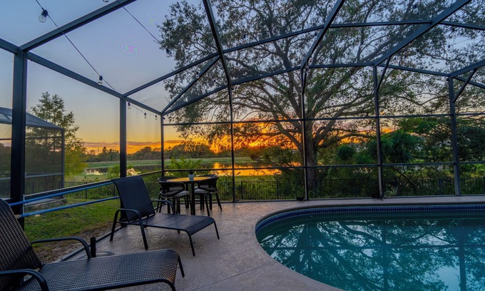 Haines City House | 3/2 LAKEFRONT Home @ ORLANDO/HEATED POOL /PET Friendly!