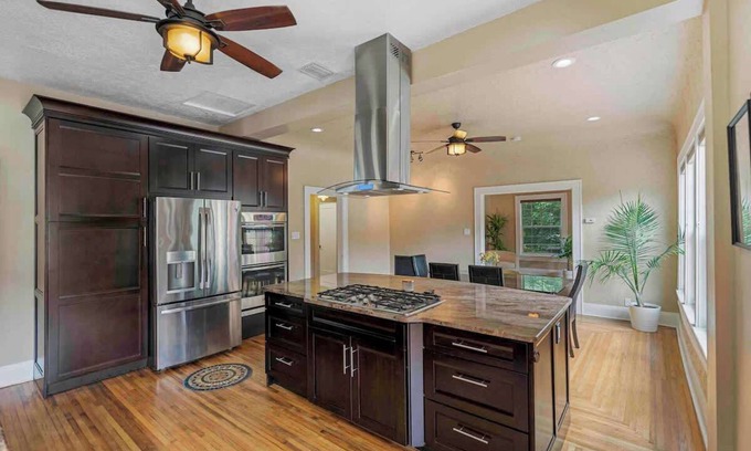 Lakeland House | 3/2 Luxury Spanish Villa + Pool + Pet Friendly