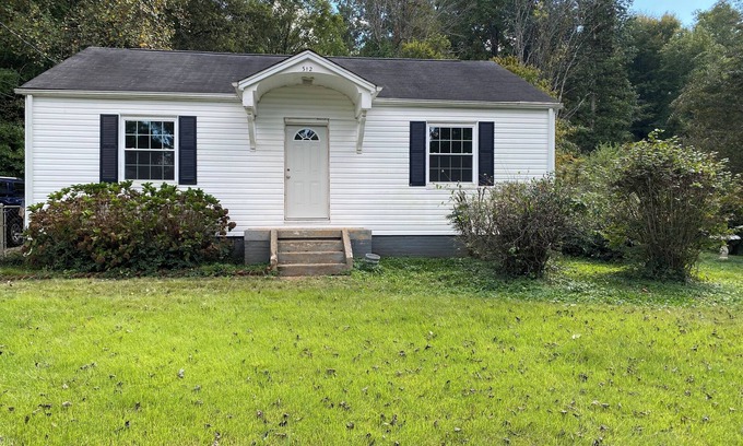 Knoxville Cottage | 3.3 Miles from Neyland Stadium - Renovations almost complete. Ready by 10/10/25