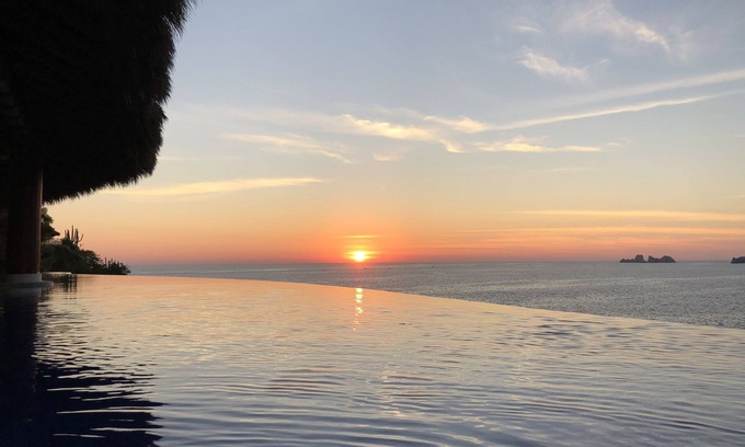 Ixtapa Condo | 3,400 sqft OCEANFRONT 3 BDR 4 BTR AMAZING CONDO. 900SQFT TERRACE STUNNING VIEWS