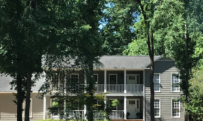Martinez House | 3.6 miles from Augusta National Golf Club but nestled in a quiet neighborhood