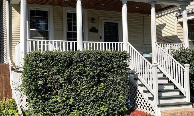 Irving Park East House | 3 Bdrm 2 Bath House Sleeps 8-10 in Chicago 2.5 miles to Wrigley w/2 car garage.