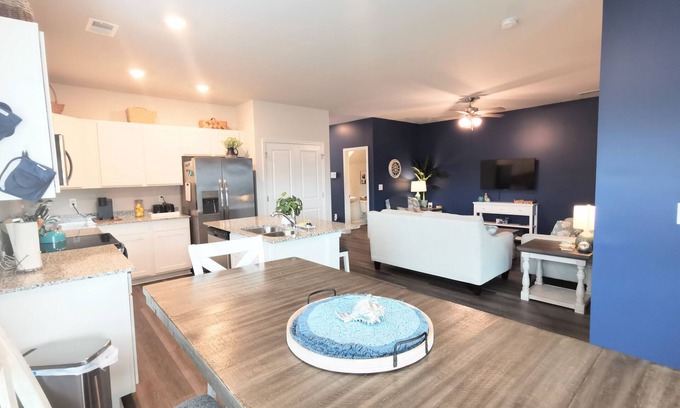 Little River House | 3 Bdrm spacious townhome, 2 Living Rooms, Pet Friendly, Cook's Kitchen,