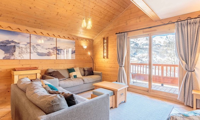 Saint-Martin-de-Belleville Apartment | 3-bedroom chalet with spa and pool, ski-in/ski-out