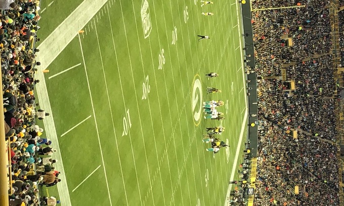 Allouez House | 3 bed 1 bath near Packers Stadium