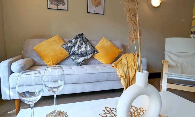 Braintree House | 3-bed 1-bath | Sleeps 7 | Parking | Wi-Fi