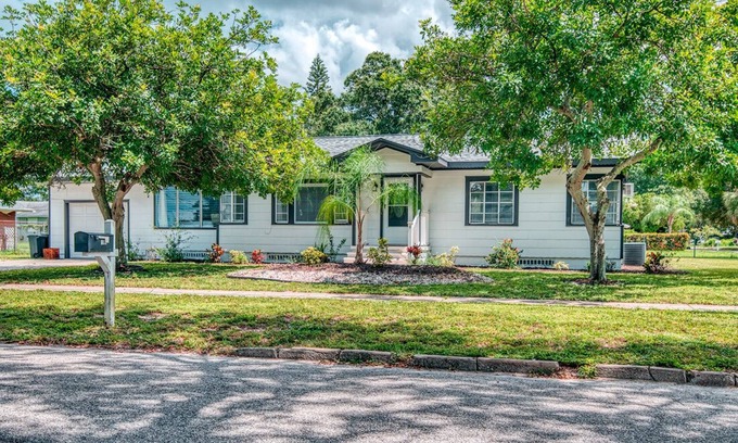 West Bradenton House | 3 Bed/2.5 Bath - Quiet location close to beach!