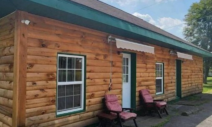 Byrnedale Cabin | 3 bed/2 bath riverside cabin
