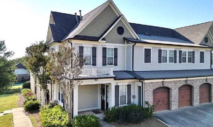Country Club House | 3 Bed/2 Bath Townhome on Oxford Country Club, w/i 3 miles of the Square & Grove