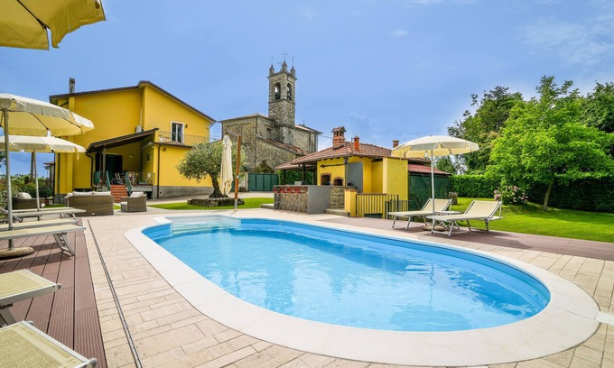 Villafranca in Lunigiana Villa | 3 Bed 4 Bath Private Villa, Heated Pool, Spa, Firepit, BBQs, Pizza Oven, Garden