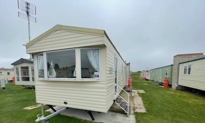 Walton on the Naze House | 3-Bed Caravan in Walton on the Naze
